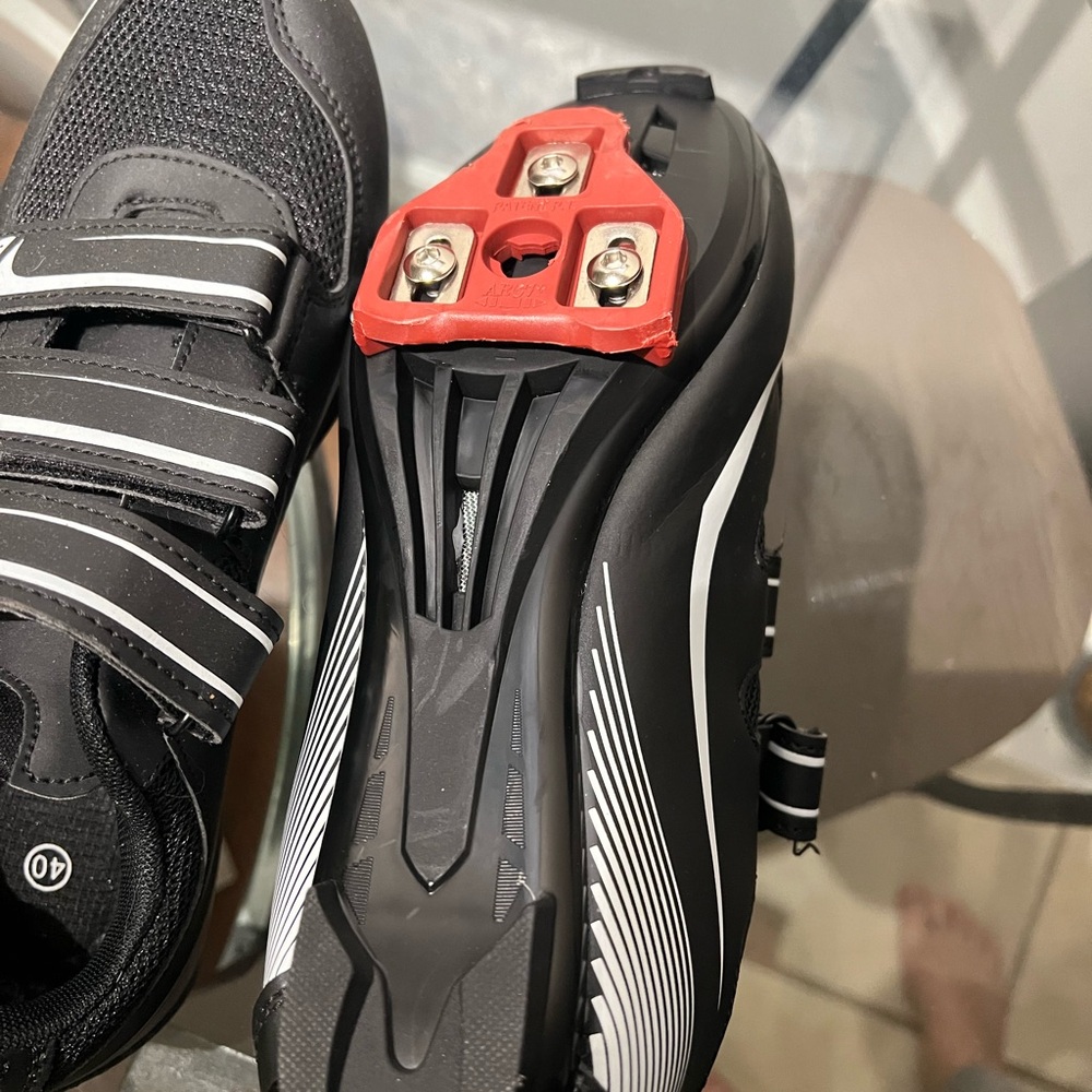 Cycle shoes - Picture 2 of 3
